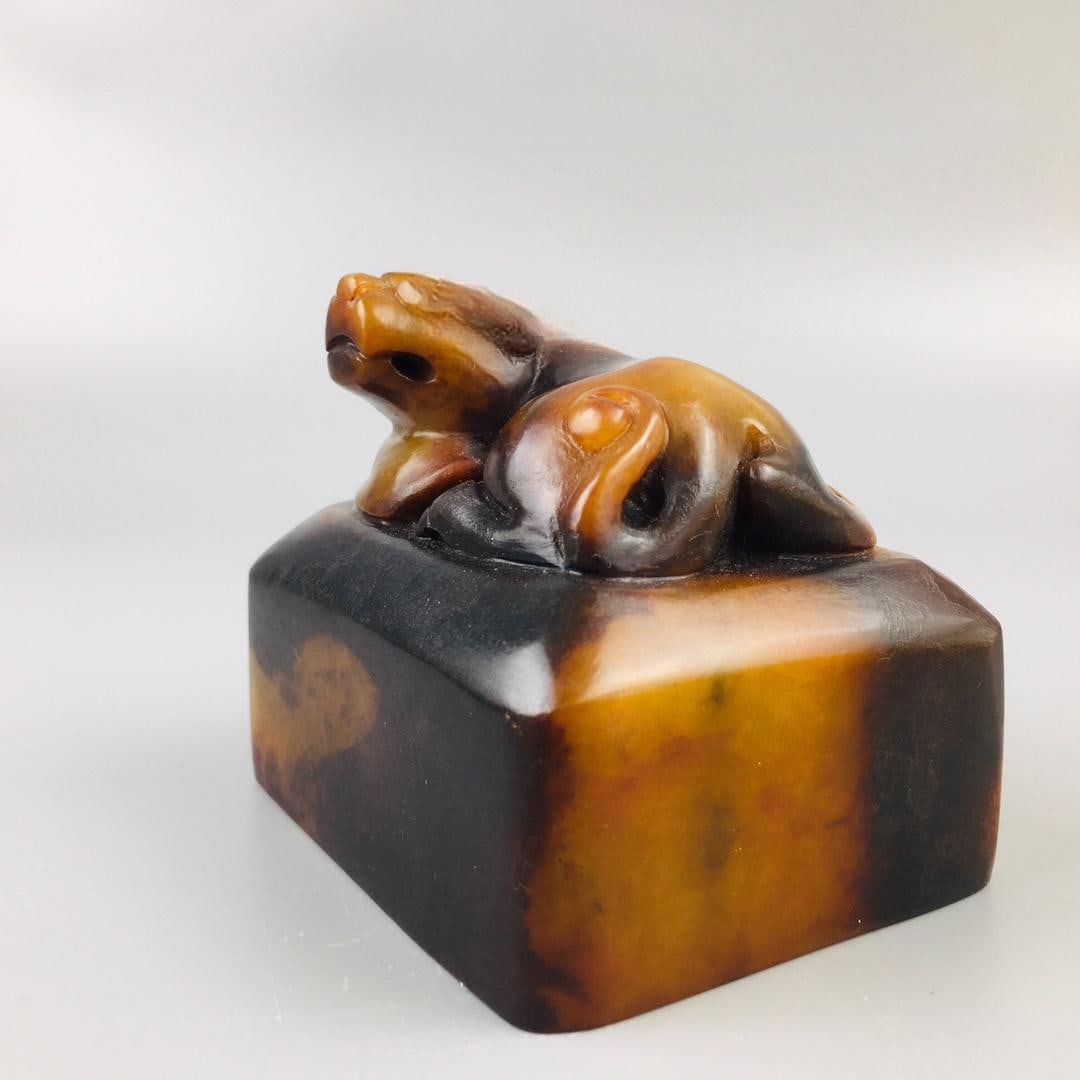 Warring States and Han Dynasty Ancient Jade Seals: This is an ancient jade seal from the Warring States and Han dynasties. The craftsmanship is exquisite, the jade is fine and lustrous, and the patina is thick. It measures 7cm in height, 8cm in length