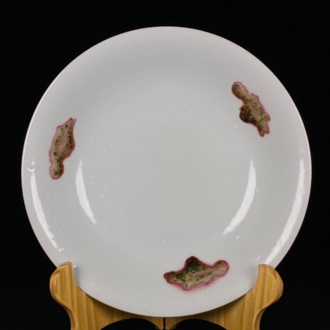 Qing Dynasty underglaze red fish pattern bowl: A Qing Dynasty underglaze red fish-patterned bowl, 4.2 cm high and 18.8 cm wide. Provenance:From an old private collection in Cotswold, United Kingdom.? Our cooperative logistics services provider exp