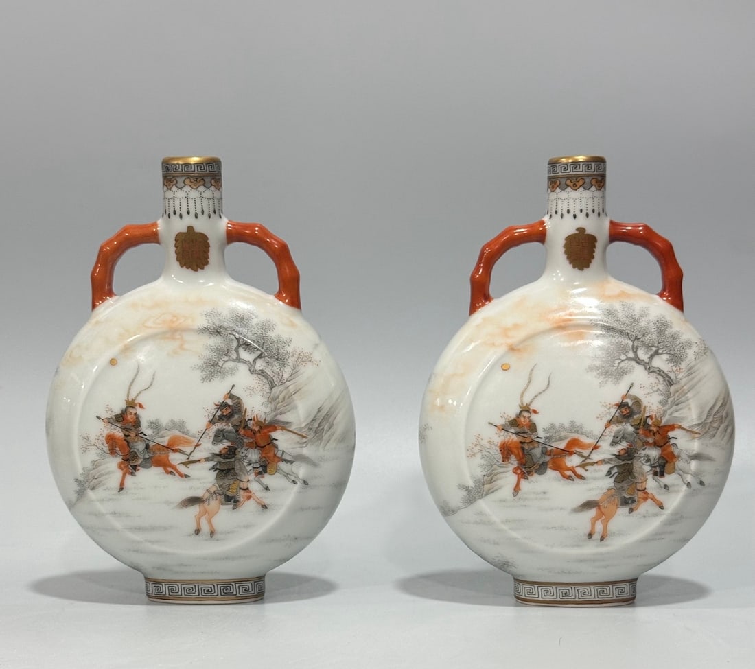 Qing Dynasty, Qianlong Period: Red ink and gold painted figure painting of the Three Heroes battling: A small, flat-bottomed vase with red ink and gold enamel depicting the Three Heroes battling L?? Bu, with two handles. Height: 16.5 cm; Belly diameter: 11.5 cm. Provenance:From an old private collecti