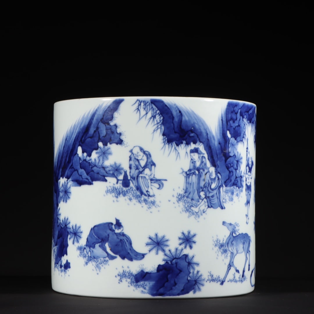 Qing Dynasty Kangxi period blue and white figure brush pot: A blue and white porcelain brush pot with figures from the Kangxi period of the Qing Dynasty, measuring 17.5cm in height, 19.2cm in mouth diameter, and 19cm in base diameter. Provenance:From an old pr