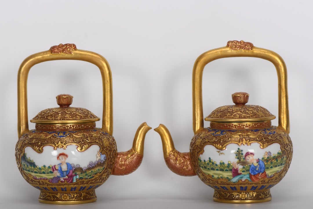 A Qing Dynasty Qianlong period enamel-painted and gilded Western-style teapot with windows and (1 of 9)