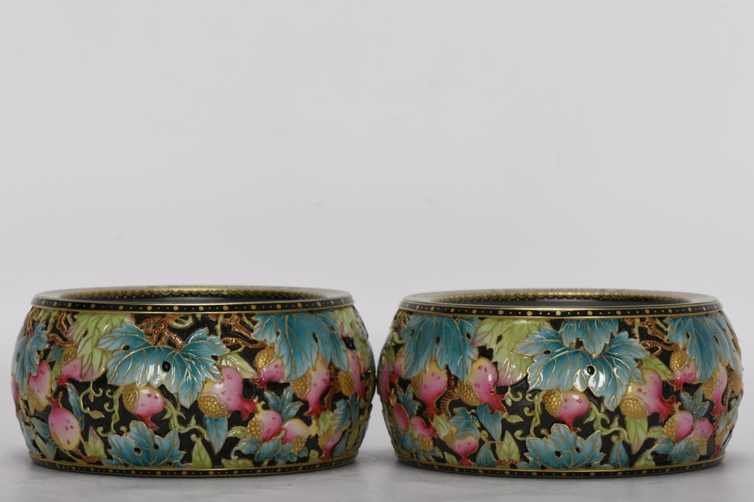A Qing Dynasty Qianlong period enamel-painted pomegranate-decorated inkstone with gold-painted: A Qing Dynasty, Qianlong period, enamel-painted pomegranate-decorated inkstone with gold-painted inscription, 5.8 cm high, 11.5 cm in diameter at the mouth, 13.2 cm in diameter at the belly, and 12 cm