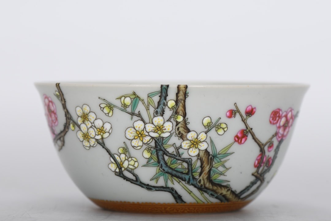Qing Dynasty, Qianlong Period, Enamel-painted Floral Bowl: Qing Dynasty, Qianlong period, enamel-painted floral bowl, 4.5 cm high, 9.5 cm in diameter at the mouth, and 4.5 cm in diameter at the base. Provenance:Private collection from a professor in Universit
