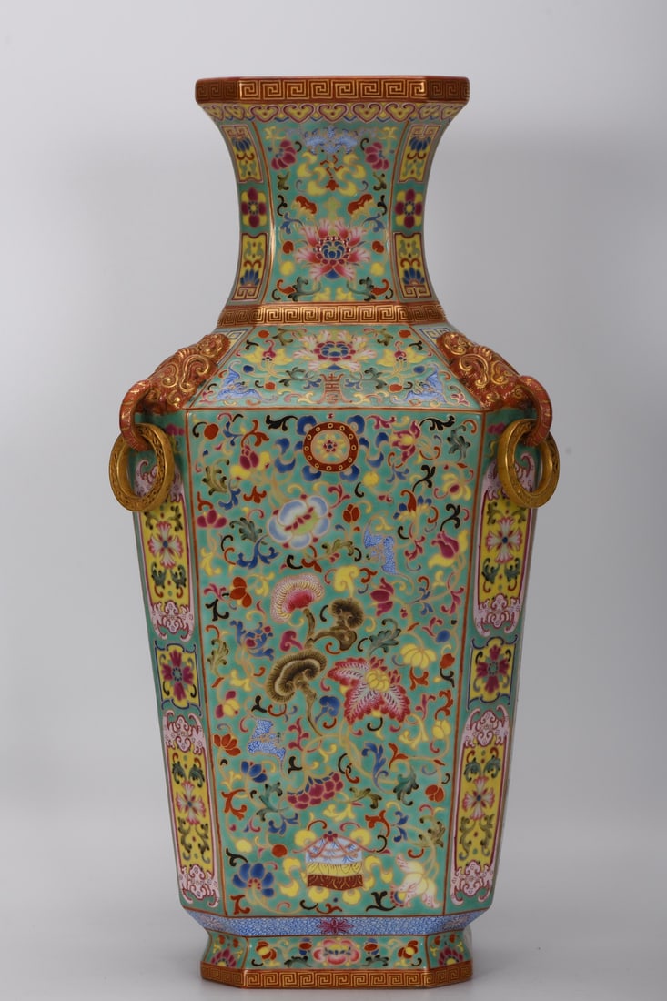 A square vase with four handles, decorated with cloisonne enamel and gold enamel during the Qianlong: A square vase with four handles, decorated with cloisonne enamel and gold enamel during the Qianlong period of the Qing dynasty. It is 43.6 cm high, with a mouth diameter of 12.8 cm, a belly diameter