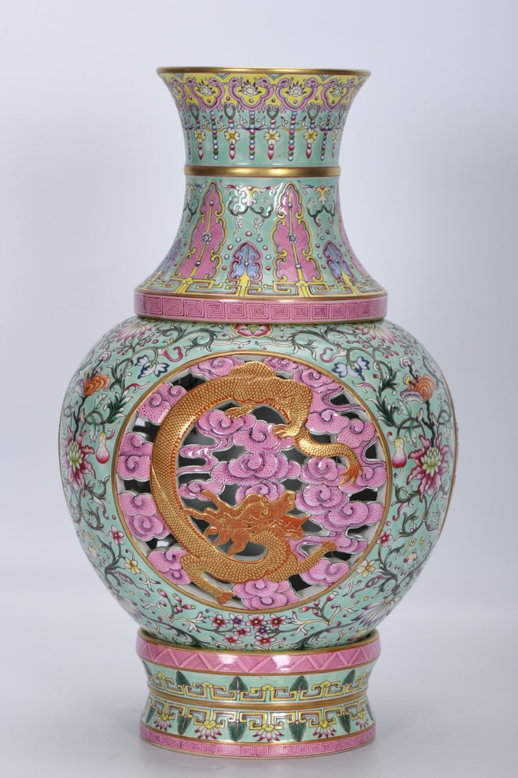 A three-tiered vase with famille rose enamel decoration on a green ground, openwork and gilt-painted: A Qing Dynasty, Qianlong period, three-tiered enamel-painted vase with a green ground, openwork design, and gold-painted dragon and cloud motif. Height: 38 cm, mouth diameter: 12 cm, belly diameter: 2