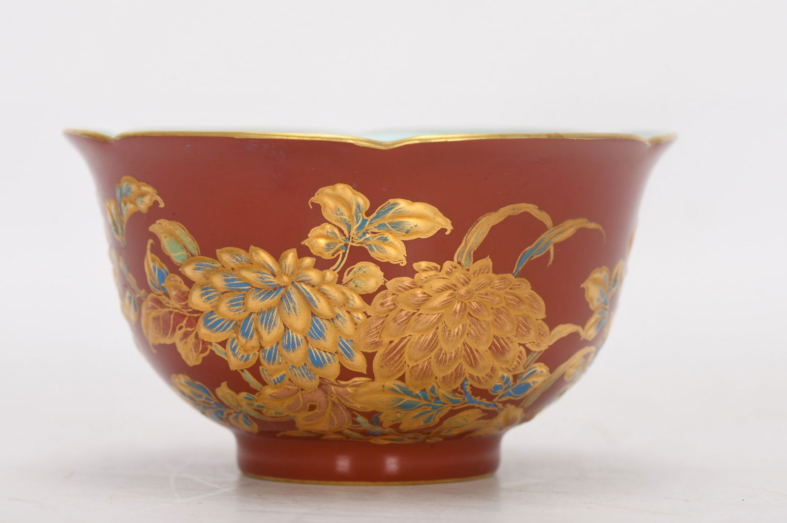 A small enamel-painted jujube-red bowl with gilt chrysanthemum design, from the Qianlong period of: A small enamel-painted jujube-red bowl with gilt chrysanthemum design from the Qianlong period of the Qing dynasty. It is 5 cm high, 9 cm in diameter at the mouth, and 3.7 cm in diameter at the base.