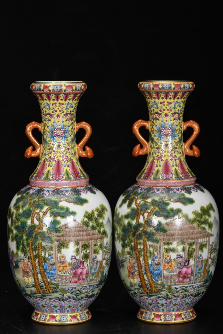 A Qing Dynasty Qianlong period famille rose enamel vase with the Seven Sages of the Bamboo Grove and: Qing Dynasty, Qianlong period, famille rose enamel vase with seven sages of the bamboo grove and double handles, 27.3 cm high, 5.2 cm in diameter at the mouth, 11.7 cm in diameter at the belly, and 6.