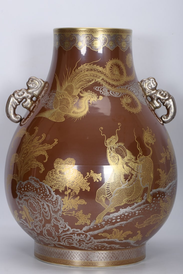 A Qing Dynasty Qianlong Period (1736-1745) Brown-glazed vase with gold and silver phoenix and peony: A Qing Dynasty Qianlong period (1760-1765) brown-glazed vase with gold and silver phoenix and peony handles, 49 cm high, 17 cm in diameter at the mouth, 36.5 cm in diameter at the belly, and 24.3 cm i