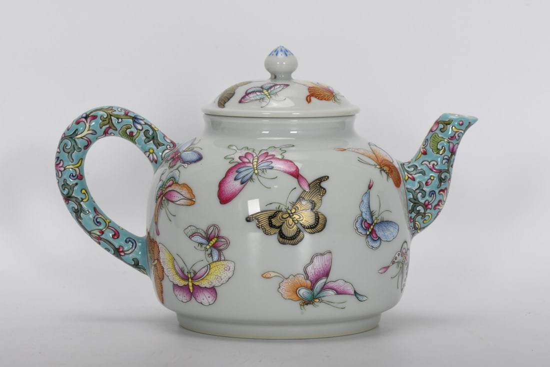 Qianlong Period (1720-1735): Enamel-painted Single-Eyed Ewer with Hundred Butterflies (1 of 9)