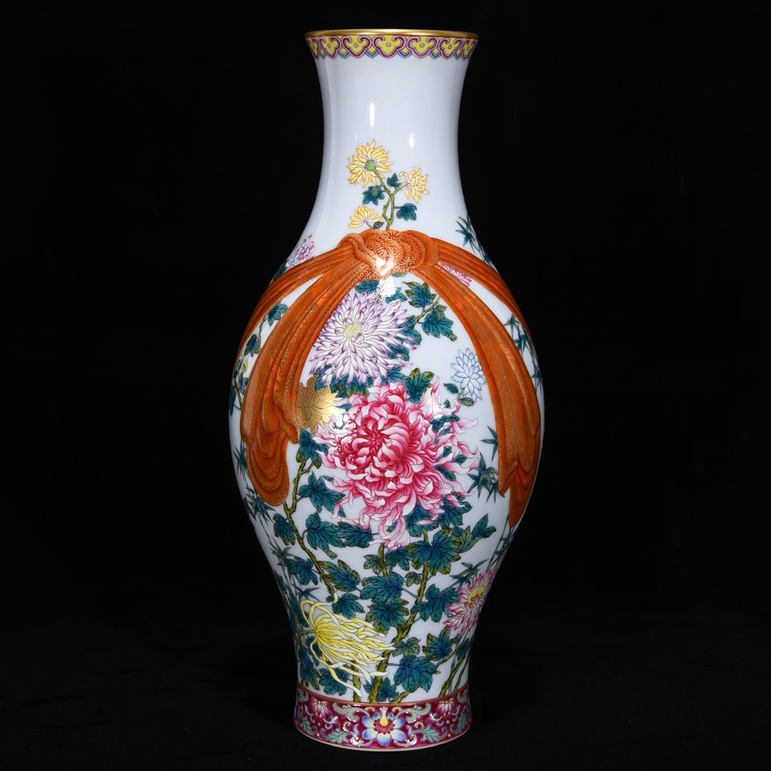 A Qianlong period famille rose enameled vase with gilt ribbons: A Qianlong period (1736-1745) famille rose vase with gilt ribbon decoration; the ribbon is 36.5 cm high and 16 cm in diameter. Provenance:Private collection from a professor in University of York. Our