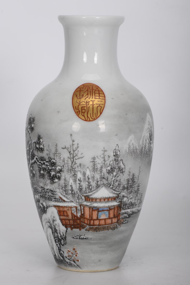 Qing Dynasty, Yongzheng Period, Enamel-painted Snow Scene Landscape Vase: A Qing Dynasty, Yongzheng period, enamel-painted snow scene vase, 17.5 cm high, 4.4 cm in diameter at the mouth, 8.7 cm in diameter at the belly, and 4.4 cm in diameter at the base. Provenance:from th