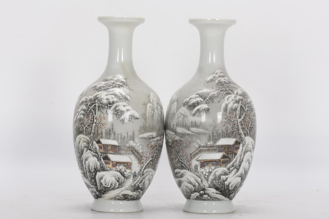 Qing Dynasty, Yongzheng Period, Enamel-painted Snow Scene Landscape Vase: A Qing Dynasty, Yongzheng period, enamel-painted snow scene vase, 18.5 cm high, 4.5 cm in diameter at the mouth, 8.8 cm in diameter at the belly, and 5 cm in diameter at the base. Provenance:from the