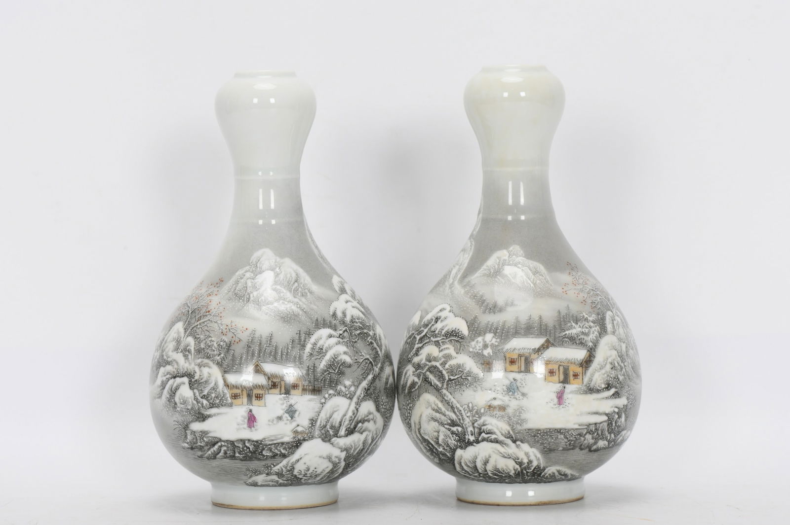 Qing Dynasty, Yongzheng Period, Enamelled Garlic-Shaped Vase with Snow Scene, Landscape, and Poem: A Qing Dynasty, Yongzheng period, enamel-painted garlic-shaped vase depicting a snowy landscape with inscription, 17.3 cm high, 2.3 cm in mouth diameter, 9.8 cm in belly diameter, and 5.3 cm in base d