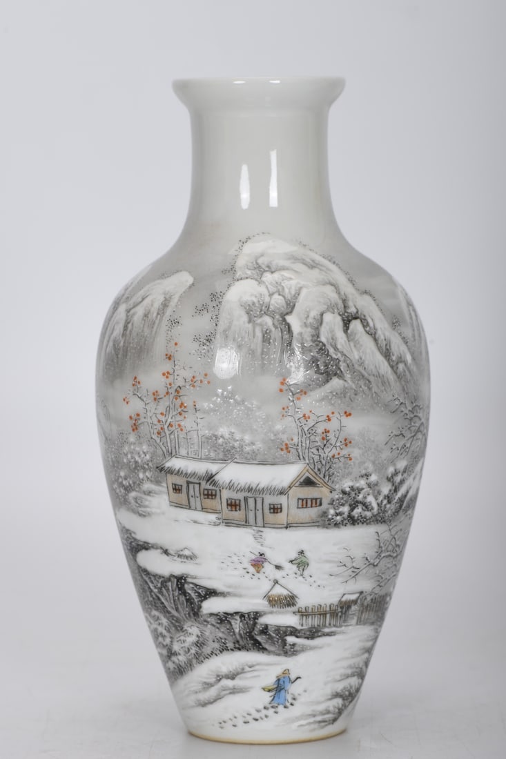 A large, beautiful enamel-painted vase with a snow scene and inscription, dating from the Yongzheng: A large, beautiful enamel-painted vase with a snow scene and poem design, dating from the Yongzheng period of the Qing dynasty. It measures 17.5 cm in height, 4.4 cm in mouth diameter, 8.5 cm in belly