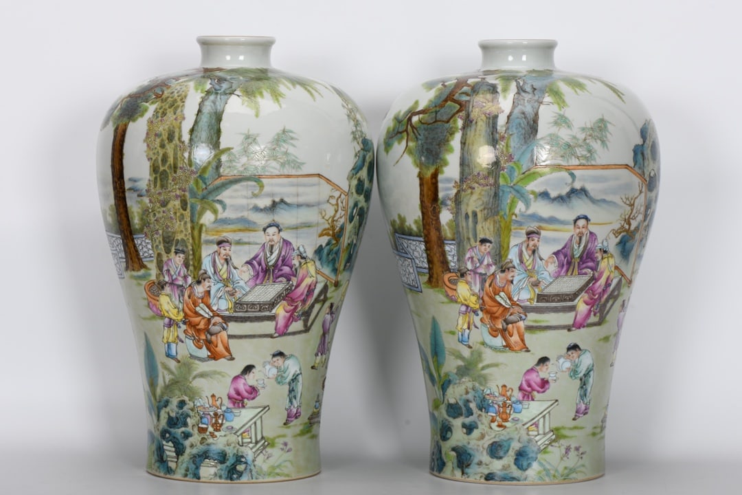 A beautiful famille rose vase depicting figures and stories, dating from the Yongzheng period of the (1 of 9)