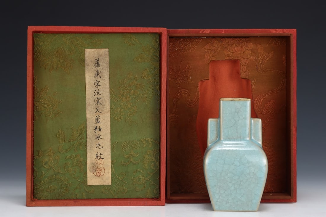 Formerly in the collection of a Song Dynasty Ru ware sky-blue glazed square vase (1 of 9)