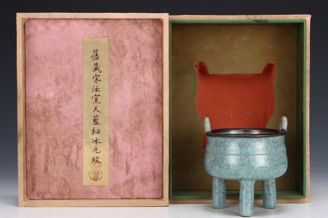 Former collection of Song Dynasty Ru ware sky-blue glazed tripod incense burner: A Song Dynasty Ru ware sky-blue glazed incense burner with two handles, formerly in the collection. Dimensions: Height: 7.7 cm; Diameter: 20 cm. Provenance:An old private collection in Scotland, Unite