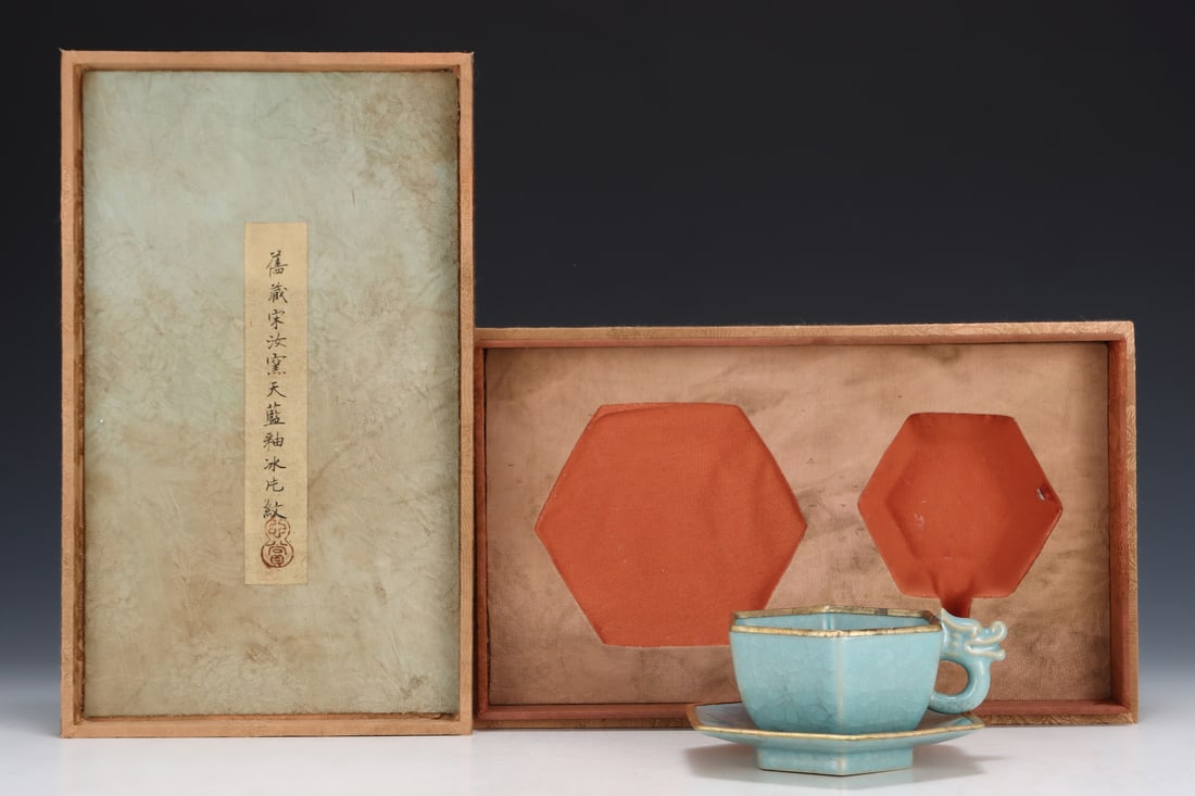 Former collection of Song Dynasty Ru ware sky-blue hexagonal cups: A Song Dynasty Ru ware sky-blue hexagonal nested cup, formerly in the collection. Dimensions: Height: 6.5 cm; Diameter: 12.5 cm. Provenance:The Property of a Gentleman in Hampshire, United Kingdom, ac