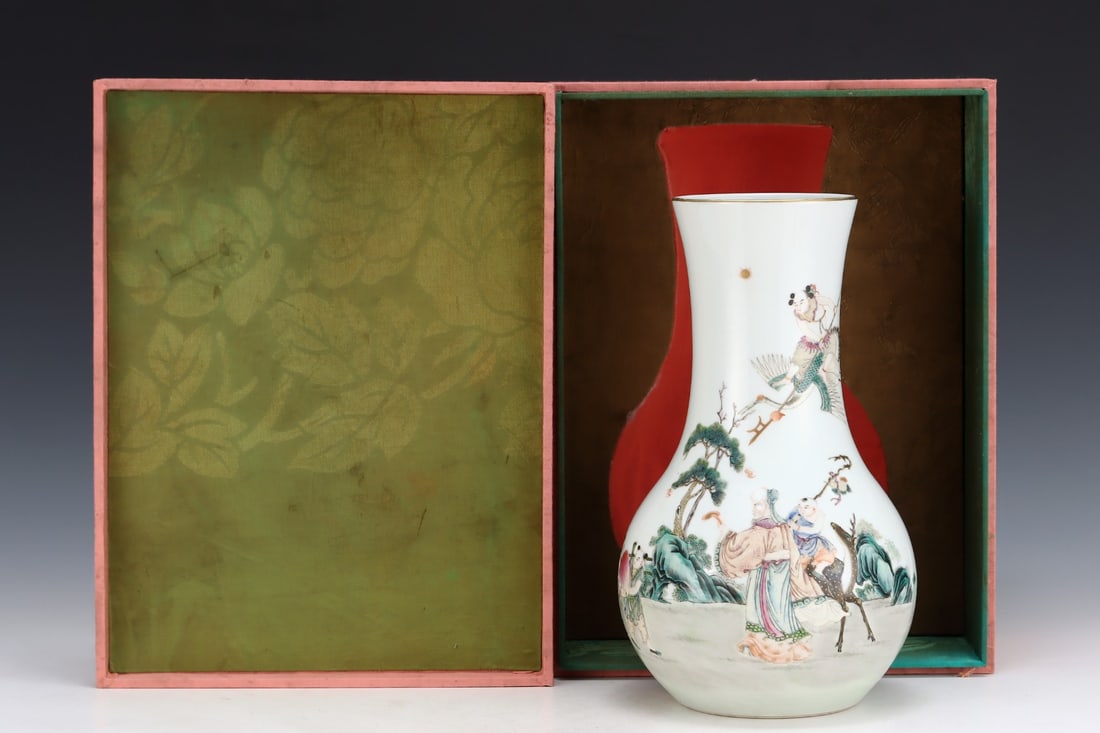 Formerly in the collection of a famille rose pomegranate vase with figures from the Qianlong period: Qing dynasty Qianlong period famille rose pomegranate vase with figures, measuring 29.6 cm in height and 17.7 cm in diameter. Provenance:Private collection from a professor in Durham University. Our c