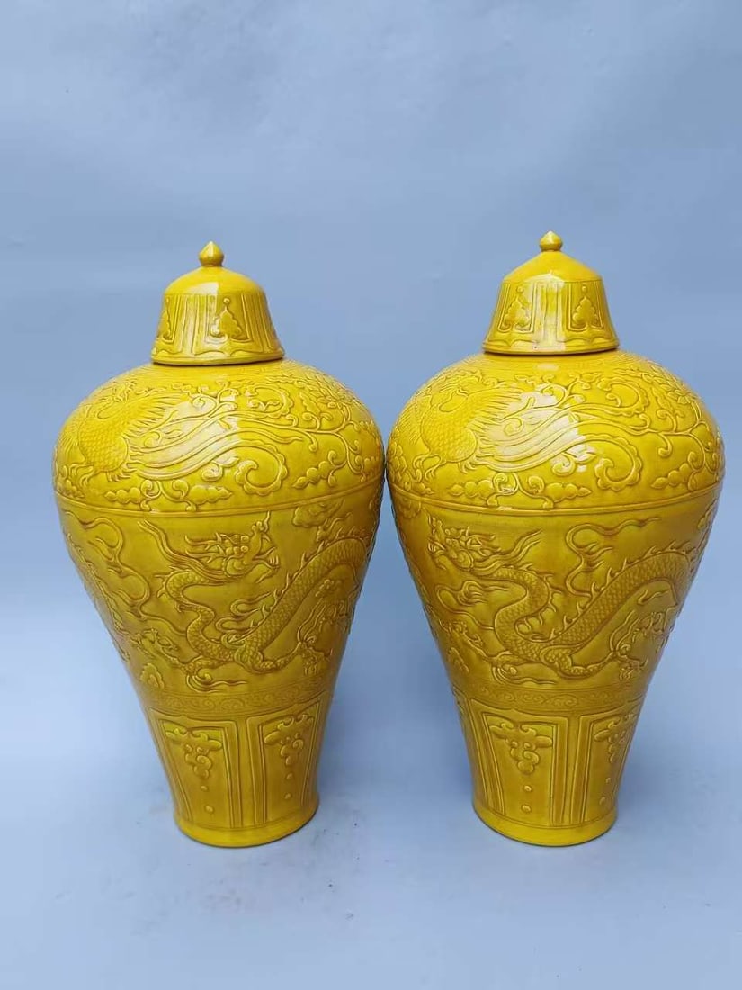 Antique porcelain: Provenance:From a private collection in Sussex, United Kingdom. Our cooperative logistics services provider expertly handles both domestic and global shipping arrangements.We accept wire transfer and