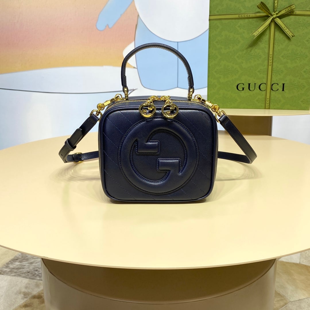 GUCCI Blondie: The GUCCI Blondie handbag, in deep blue, is a masterpiece inspired by the brand's heritage, featuring a circular, interlocking double G design. This classic GUCCI Blondie piece, available as a shoulde