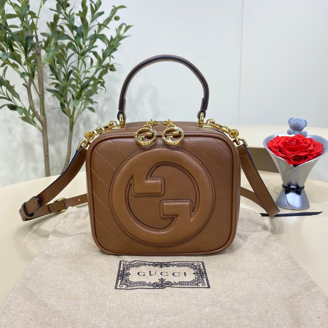 GUCCI Blondie: The GUCCI Blondie handbag, in brown, is a masterpiece of the GUCCI Blondie collection, featuring a round, interlocking double G design inspired by the brand's heritage. This classic GUCCI Blondie piec