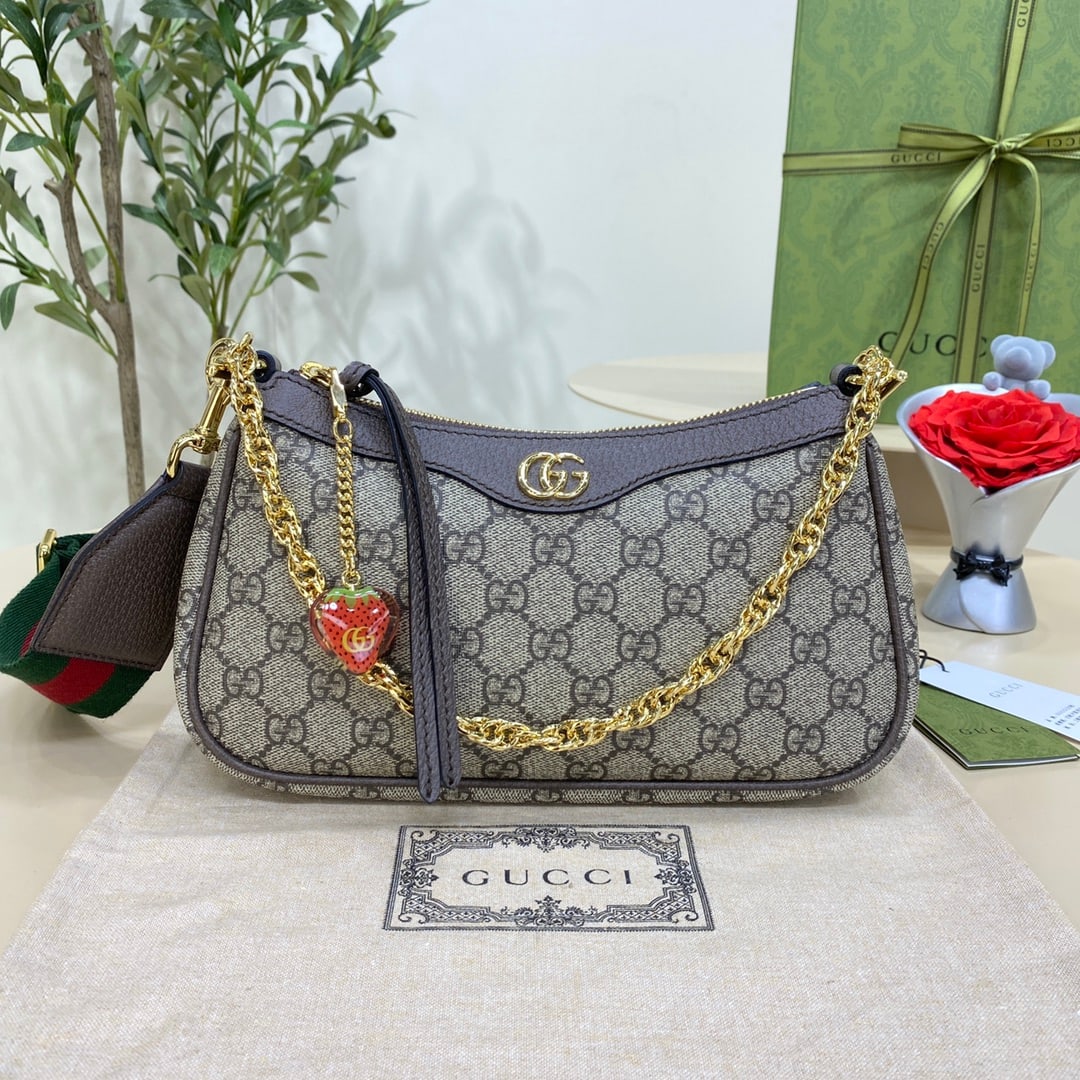 GUCCI Ophidia: The GUCCI Ophidia small handbag features a strawberry accessory. The GUCCI logo, evolved from the diamond quilting of the 1930s, has since become a traditional symbol of Gucci. This small handbag