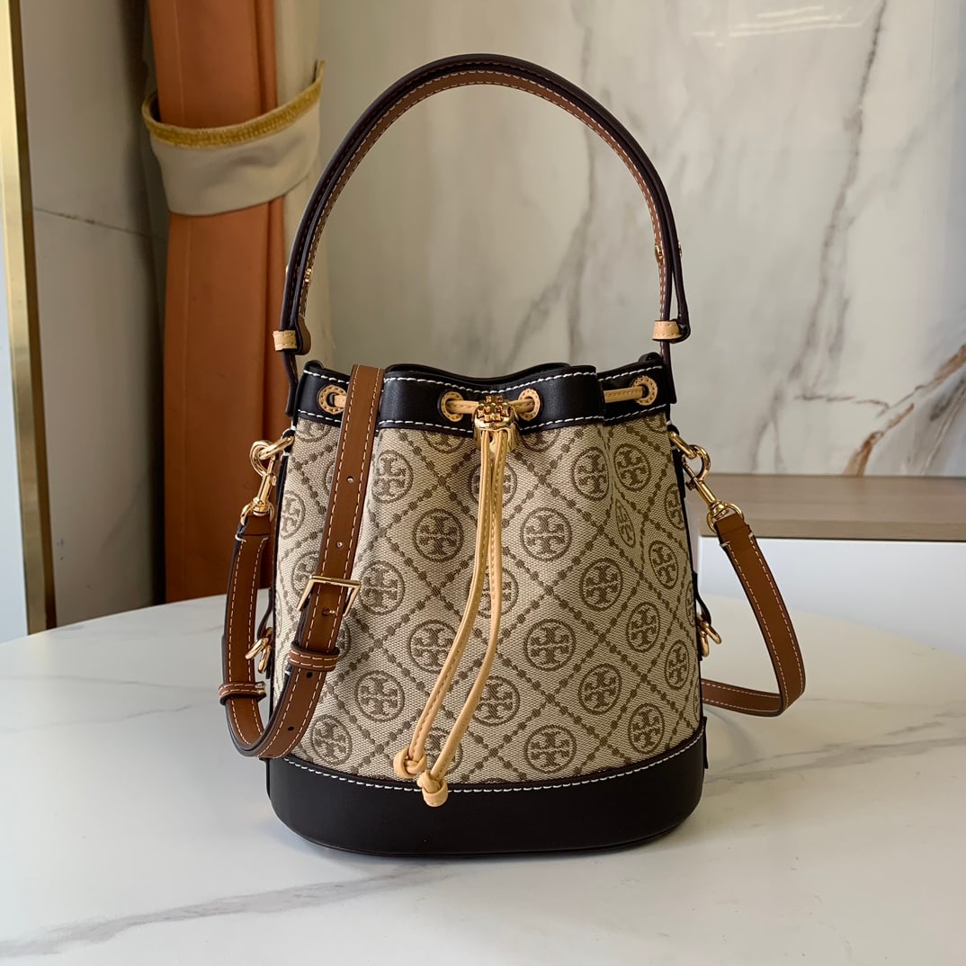 Tory Burch: Color-blocked bucket dimensions: 21 x 21 x 12 cm Thank you for viewing our auction and we look forward to serving you as a valued Gold Standard Auctions customer! Each item has been carefully