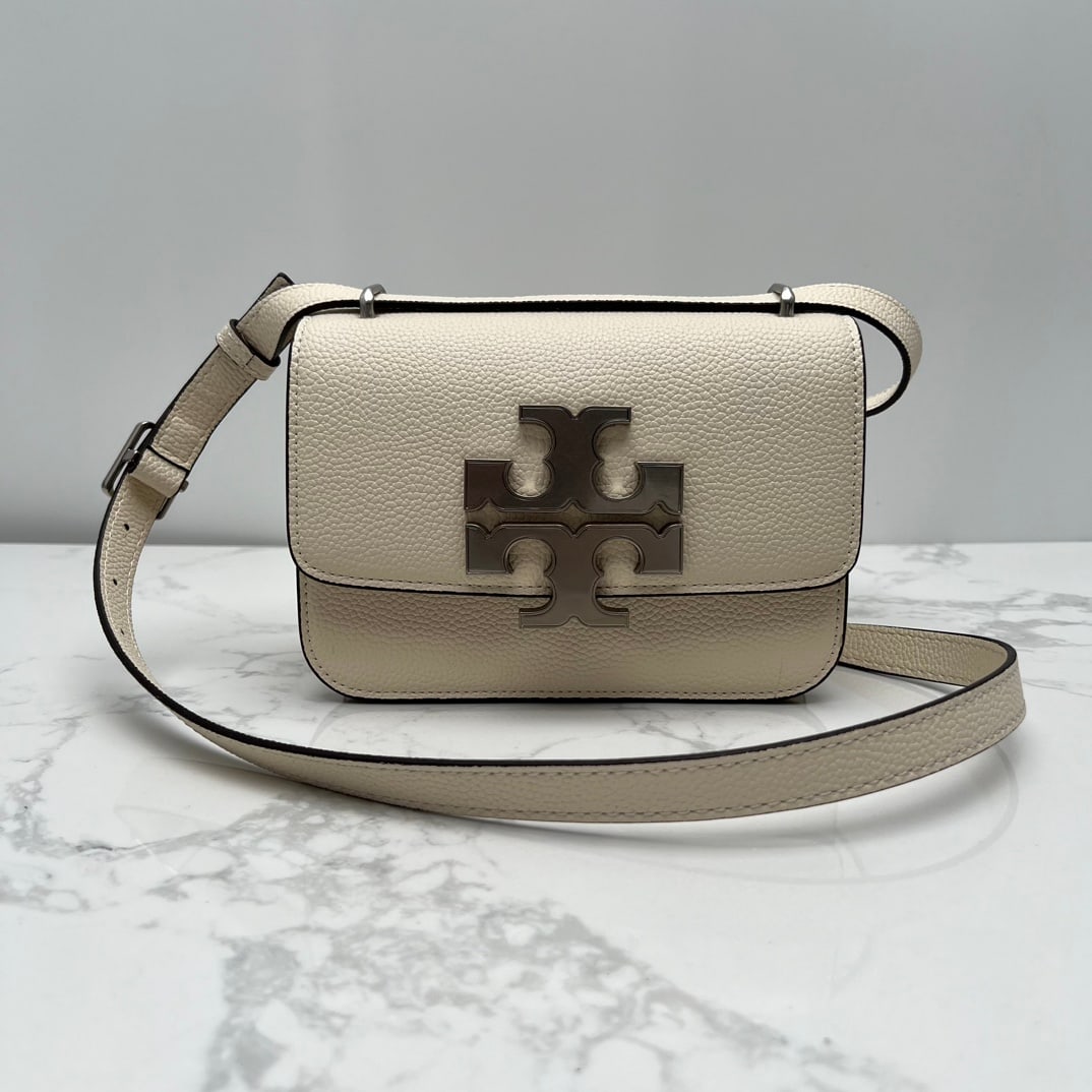 Tory Burch: The Eleanor small handbag, a new lychee-patterned gold brick tofu bag, features a sleek and stylish design, is easy to carry, and meets everyday needs. The small size measures 13.5cm in height, 19cm