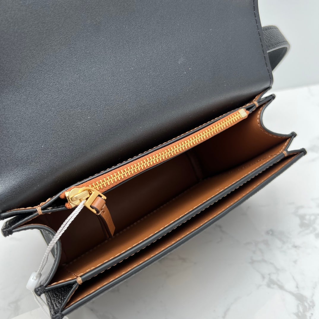 Tory Burch - 7
