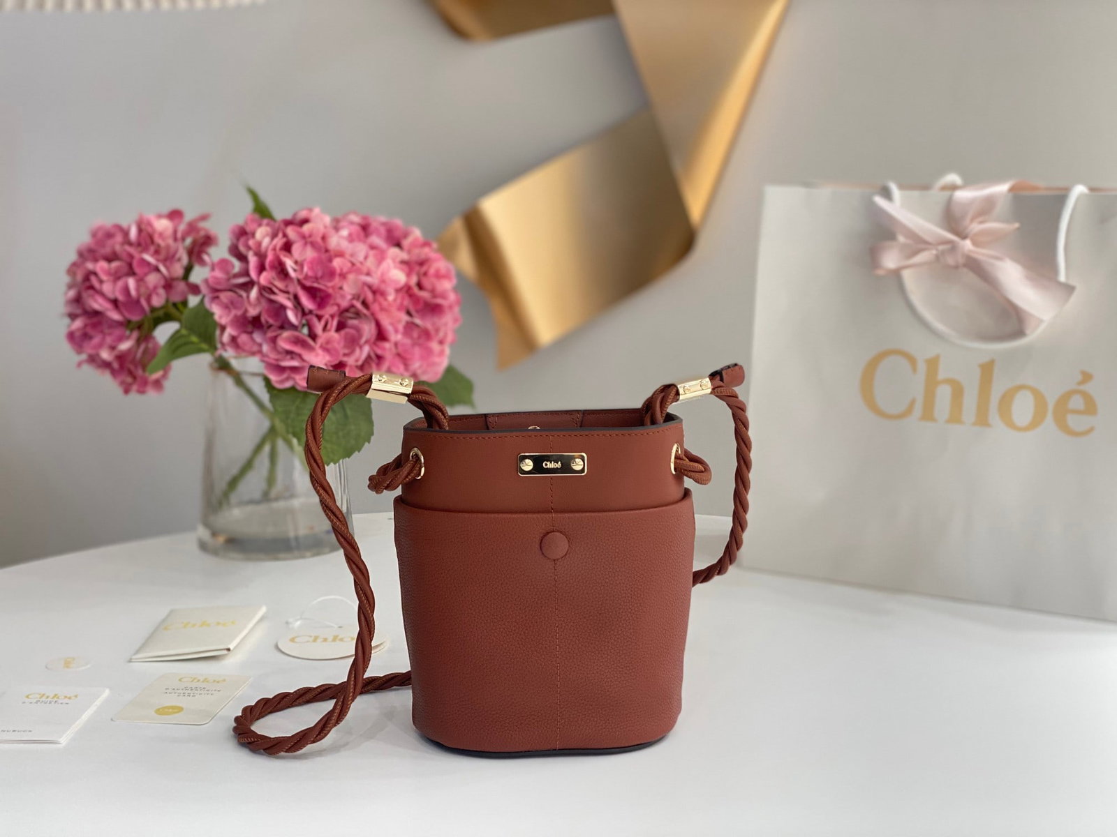 Chloe: The Chloe Key bucket bag, made entirely of brown leather, is a spring/summer essential. This KEY bucket bag features a cleverly designed rope shoulder strap and multiple compartments, each with its