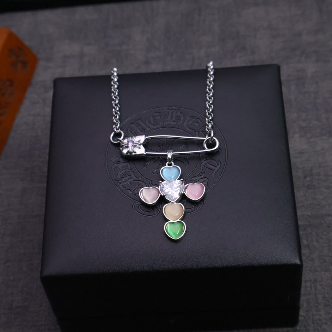 Chrome Hearts Brooch Chain: The Chrome Hearts brooch chain is the perfect upgrade for any outfit. Its distinctive cross-shaped design and sharp angles exude a free-spirited attitude. Wear it on your neckline to add a touch of