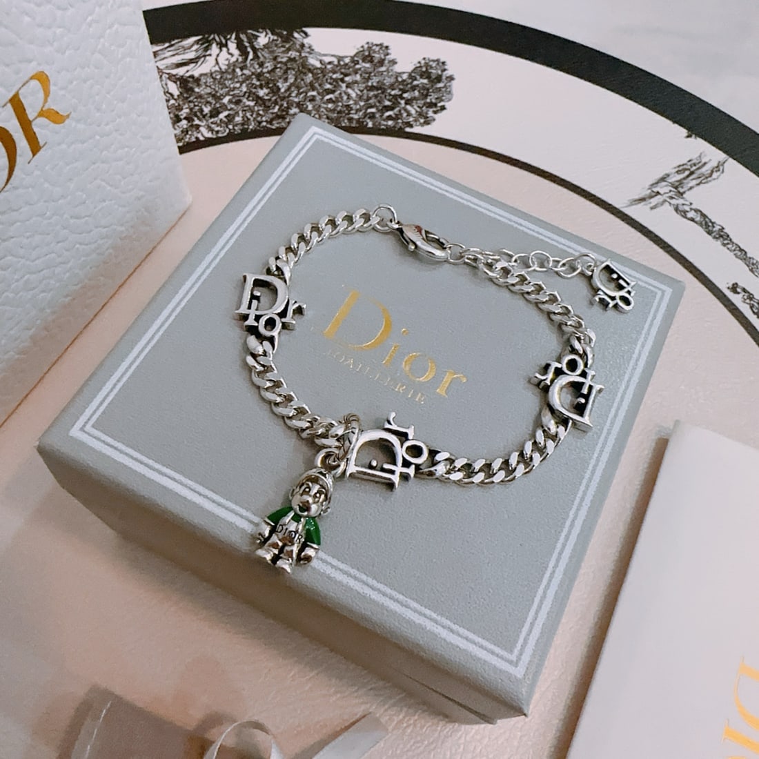 DIOR bracelet: DIOR bracelet, a retro and trendy must-have for men and women, suitable for couples, rock and punk style, Thai silver, retro elements, trendy and versatile chain, high-end celebrity classic bracelet,