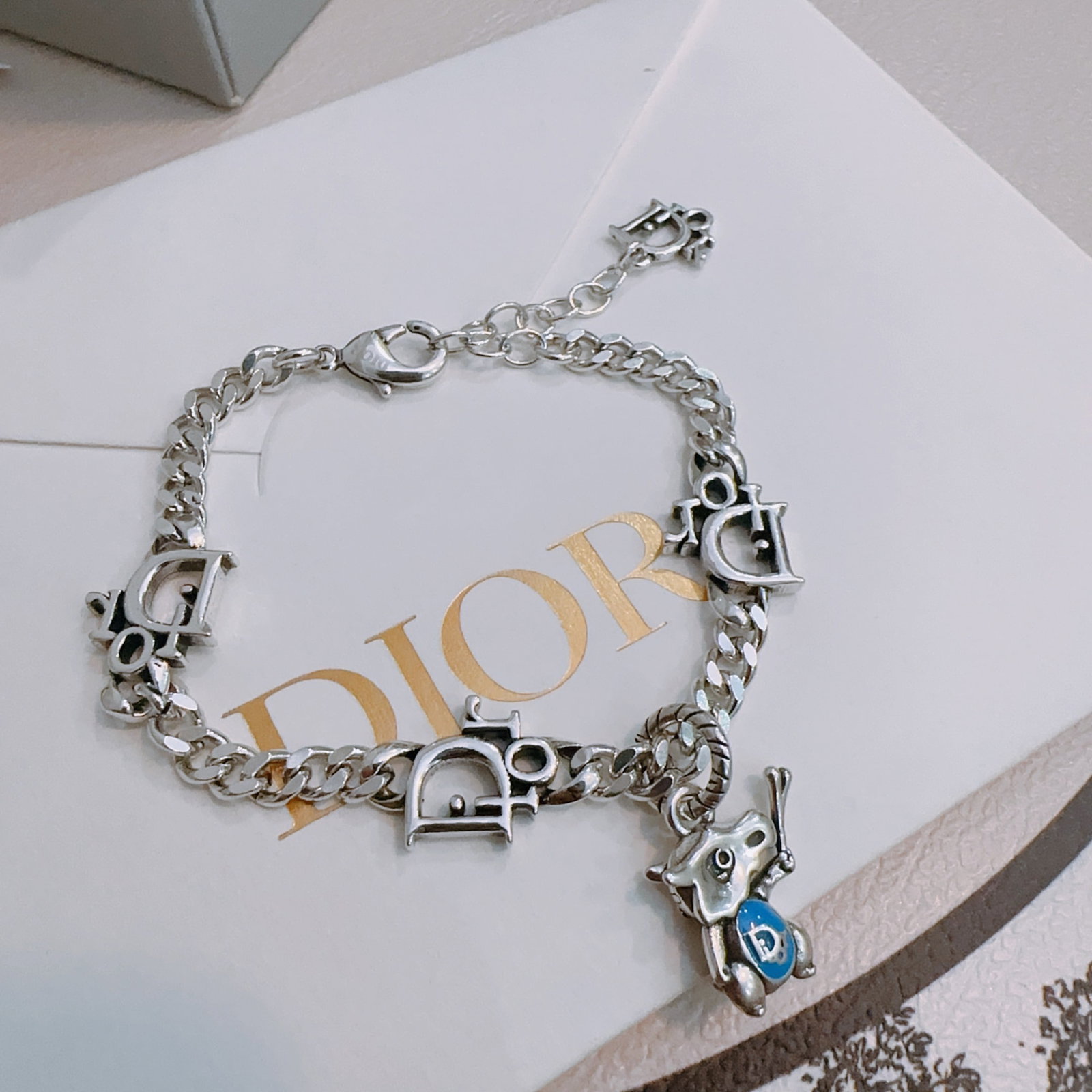 DIOR bracelet: DIOR bracelet, a retro and trendy must-have for men and women, suitable for couples, rock and punk style, Thai silver, retro elements, trendy and versatile chain, high-end celebrity classic bracelet,