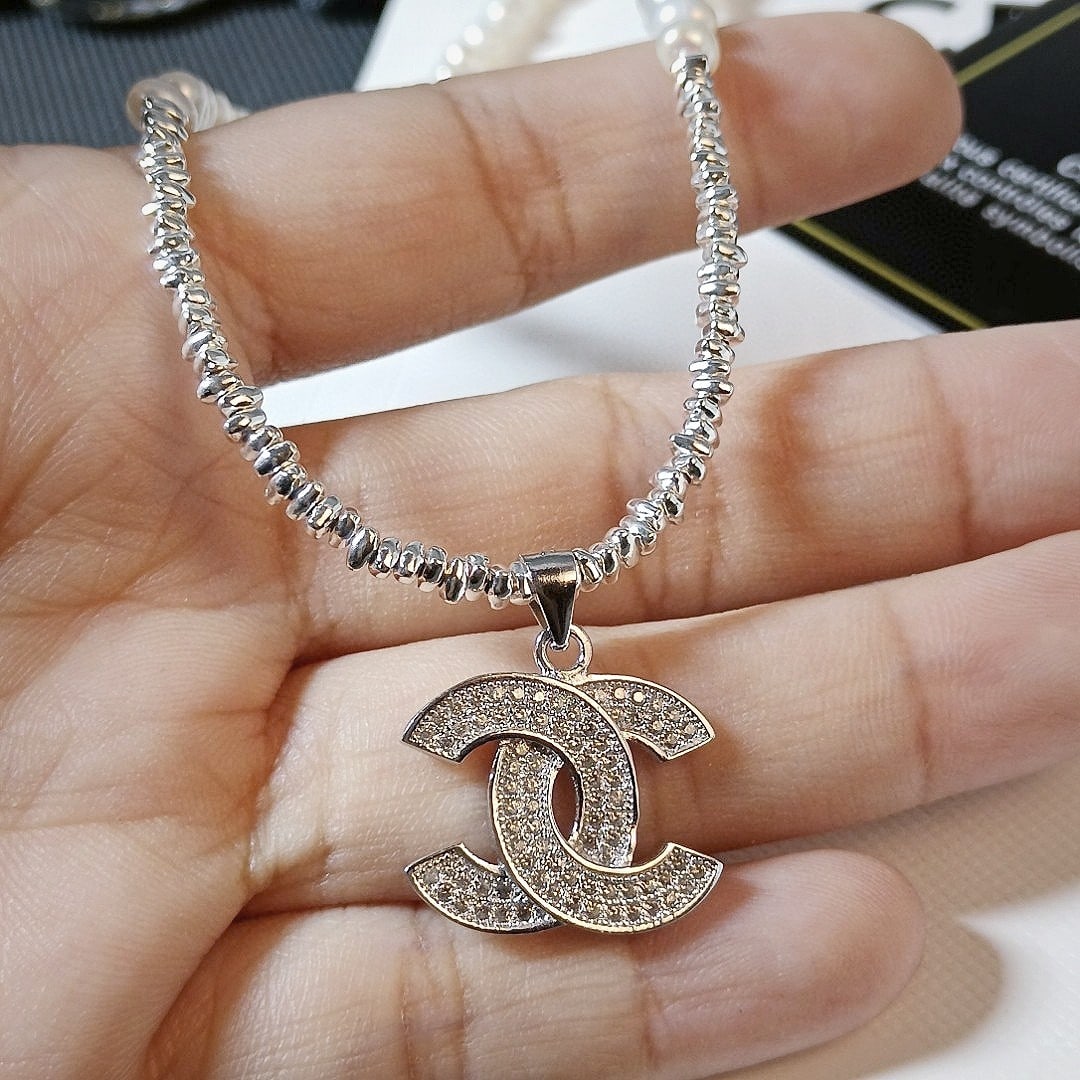 Chanel bracelet necklace: Sterling silver Chanel double C crystal pendant, natural freshwater pearl bracelet necklace. This two-in-one pearl bracelet necklace is beloved for its warmth, elegance, and beauty. The exquisite desi