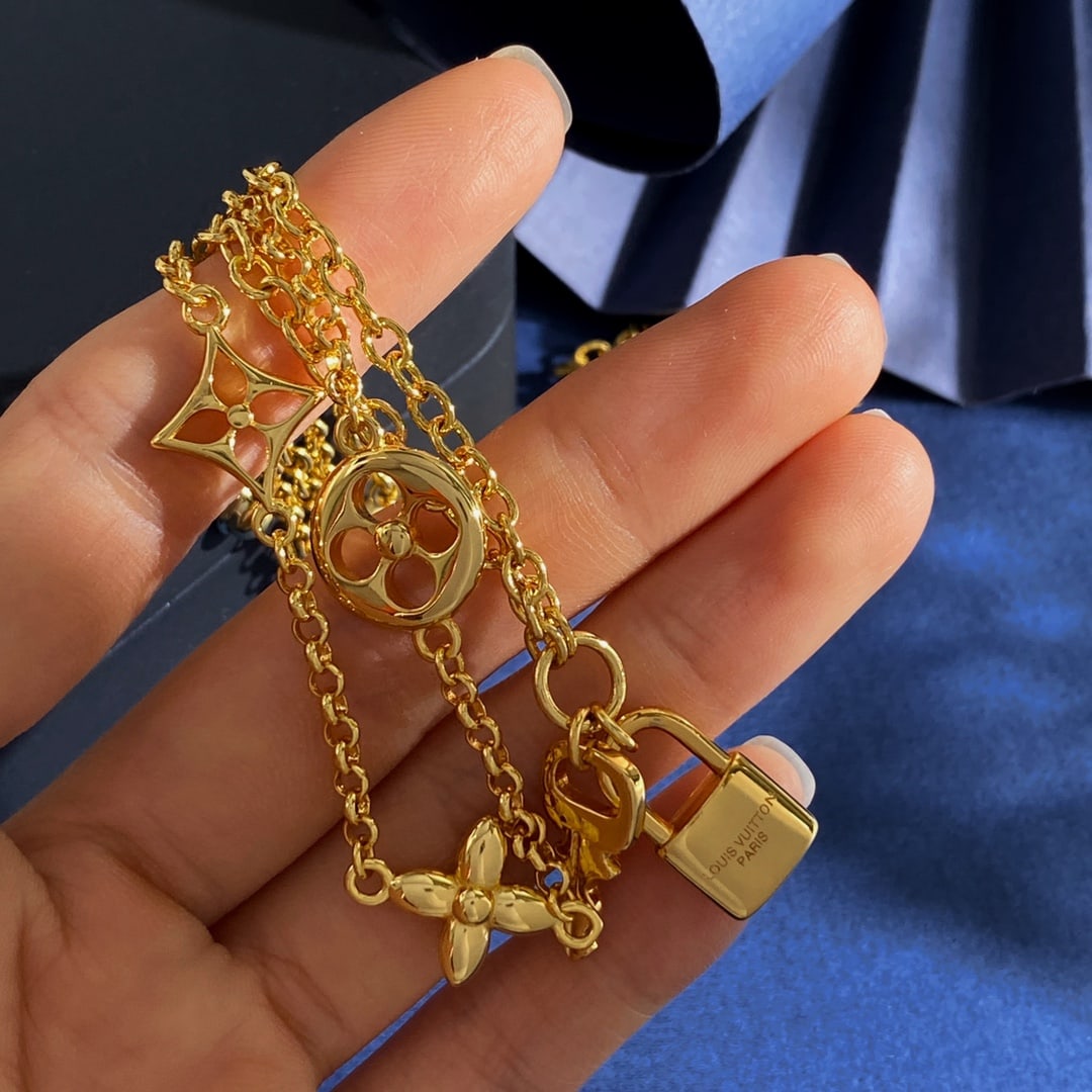 LV metallic finish, glossy monogram pattern, four-leaf clover, diamond flower key padlock pendant, (1 of 4)