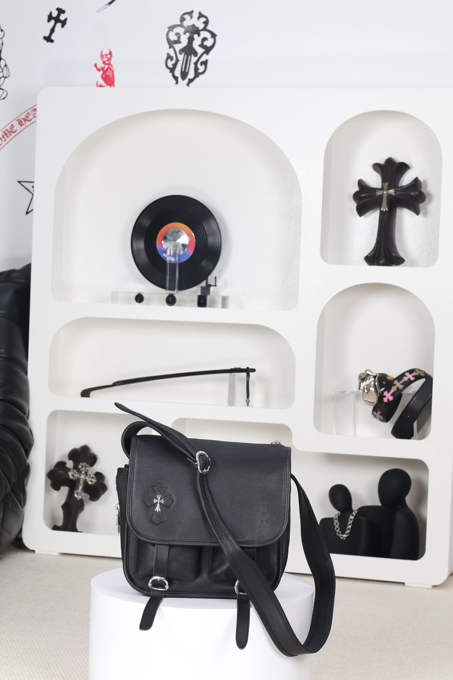 Chrome Hearts: Chrome Hearts Bag Soft Shoulder Tiny B Single Cross Mail Crossbody Bag Dimensions: 27x21.5x10cm (17cm outward expansion) Woolen leather lining Thank you for viewing our auction and we look forward to 