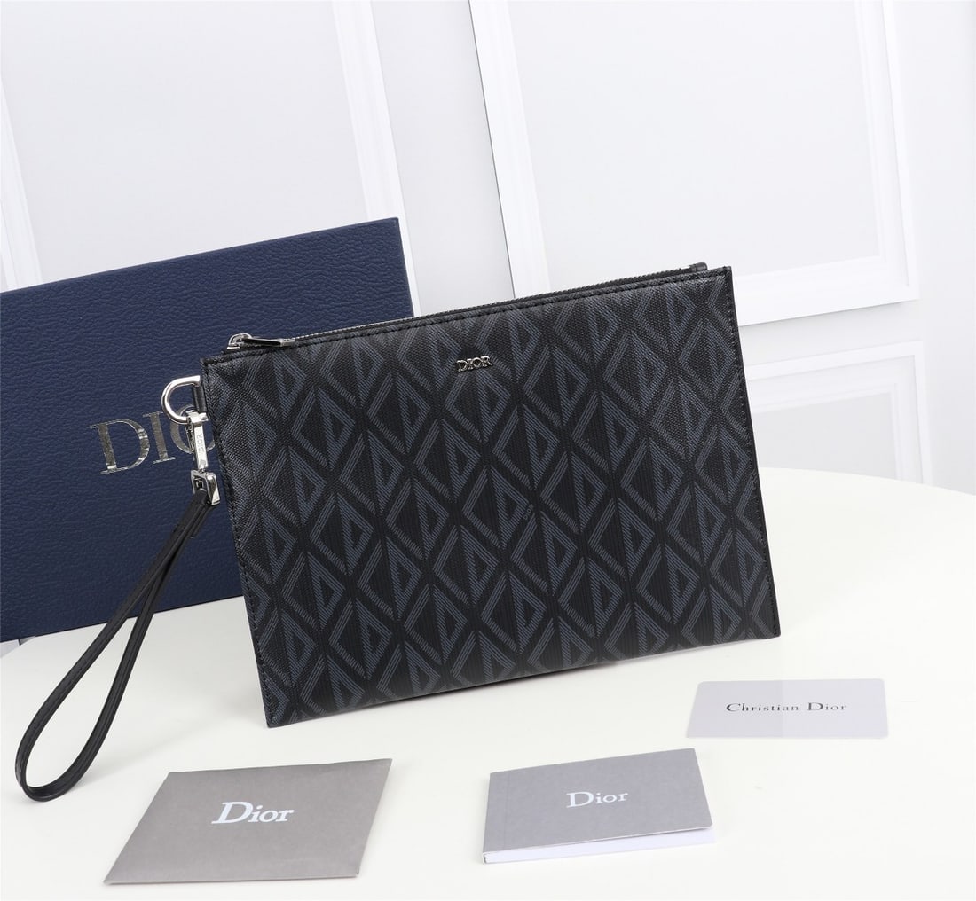 Christian Dior: The A5 clutch is an elegant and minimalist accessory. Crafted from Dior grey CD Diamond patterned canvas, it draws inspiration from the Dior archives and is adorned with tonal smooth calfskin details.