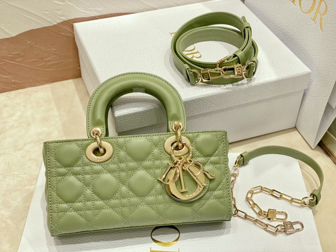 Christian Dior: The Dior d-joy Lady D-Joy handbag in dreamy green embodies Dior's profound insight into elegance and beauty. This sophisticated and classic design is crafted from green cannage-stitched lambskin leath