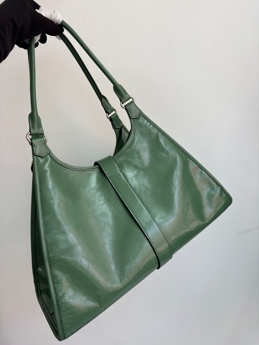 PRADA - 2