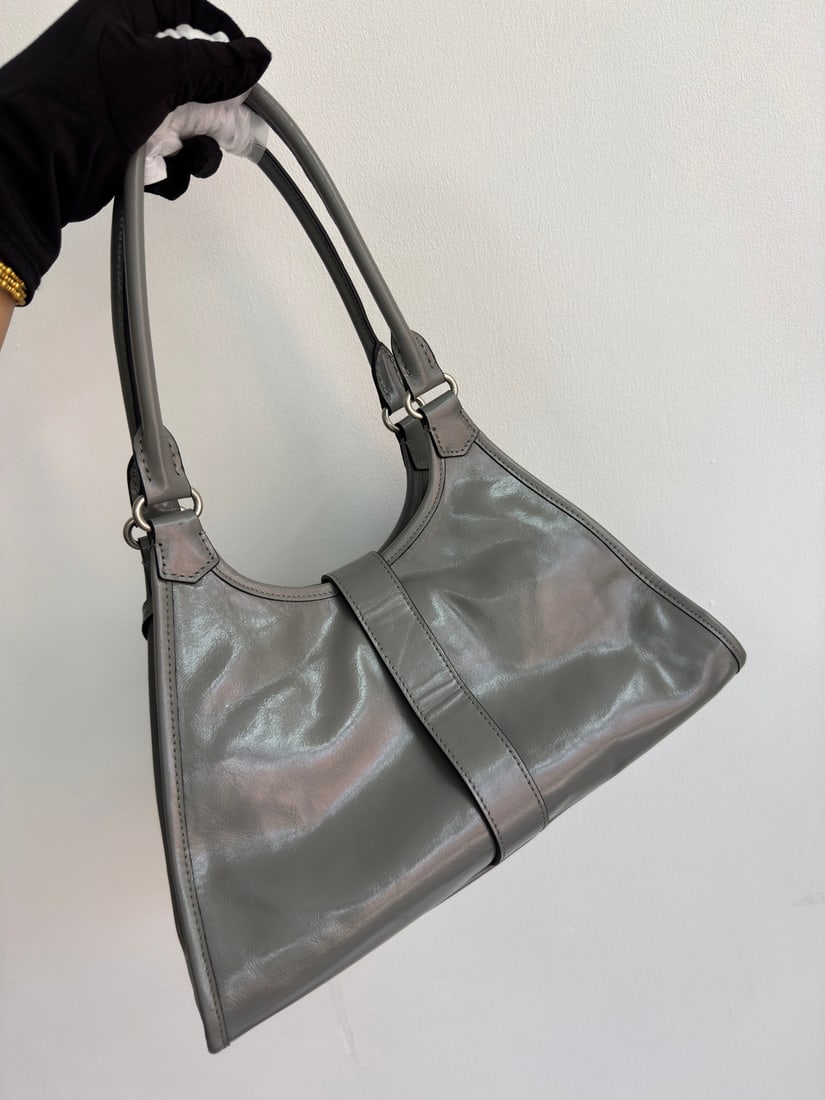 PRADA - 2