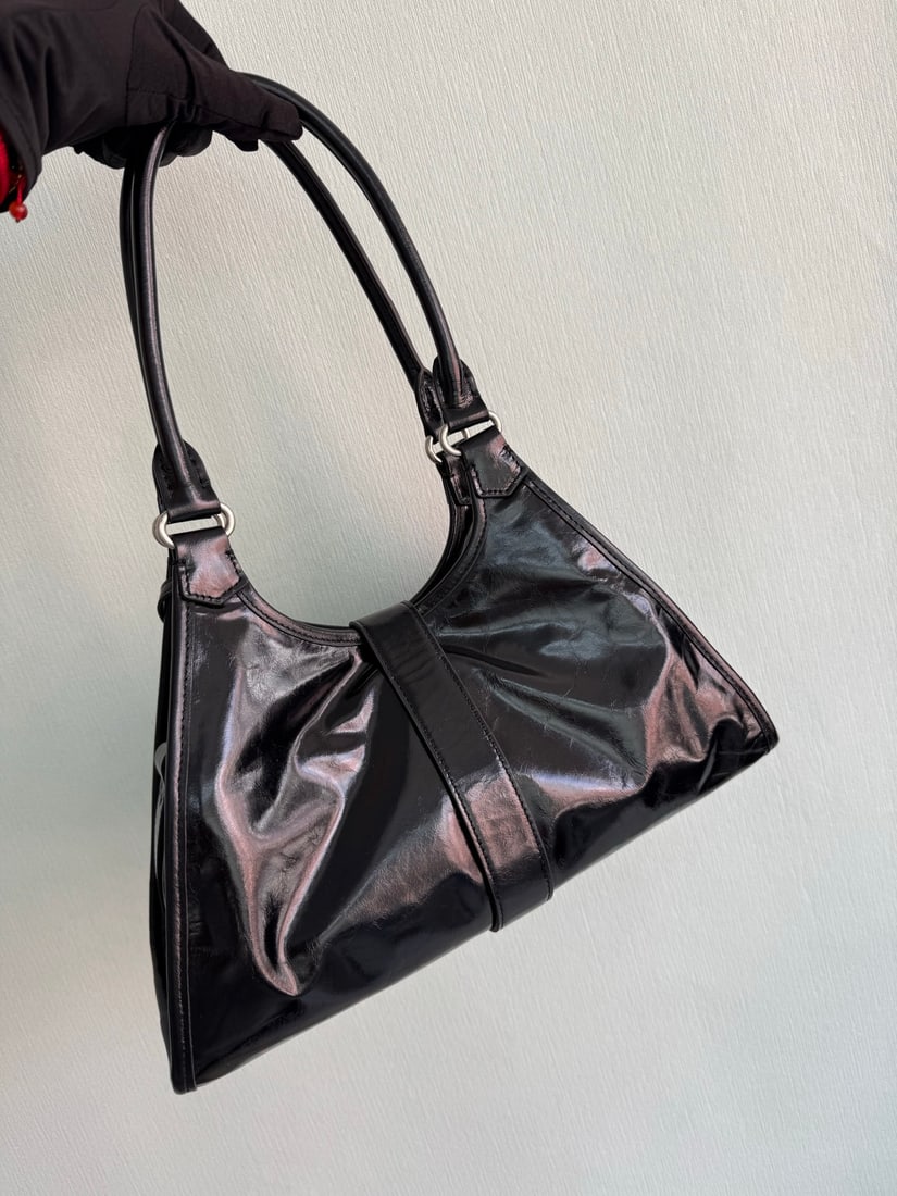 PRADA - 2
