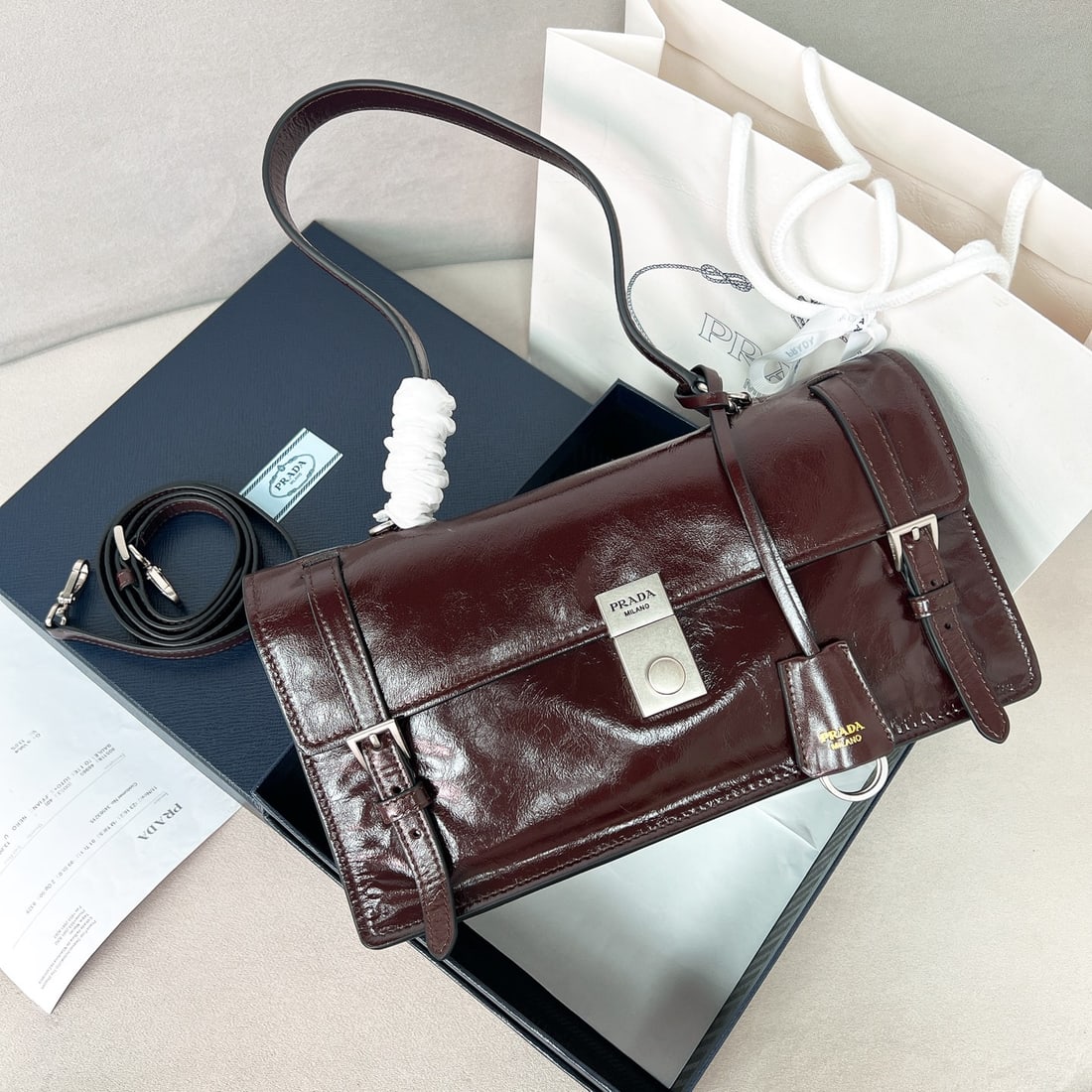 PRADA pen holder bag: This leather handbag, inspired by the structured and formal briefcase, boasts a delicate and lustrous texture, reinterpreting the classic office style silhouette with attitude. Refined and soft
