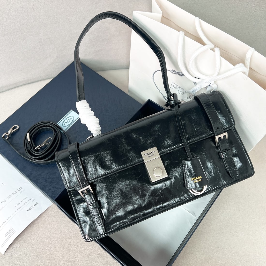 PRADA pen holder bag: This leather handbag, inspired by the structured and formal briefcase, boasts a delicate and lustrous texture, reinterpreting the classic office style silhouette with attitude. Refined and soft detail