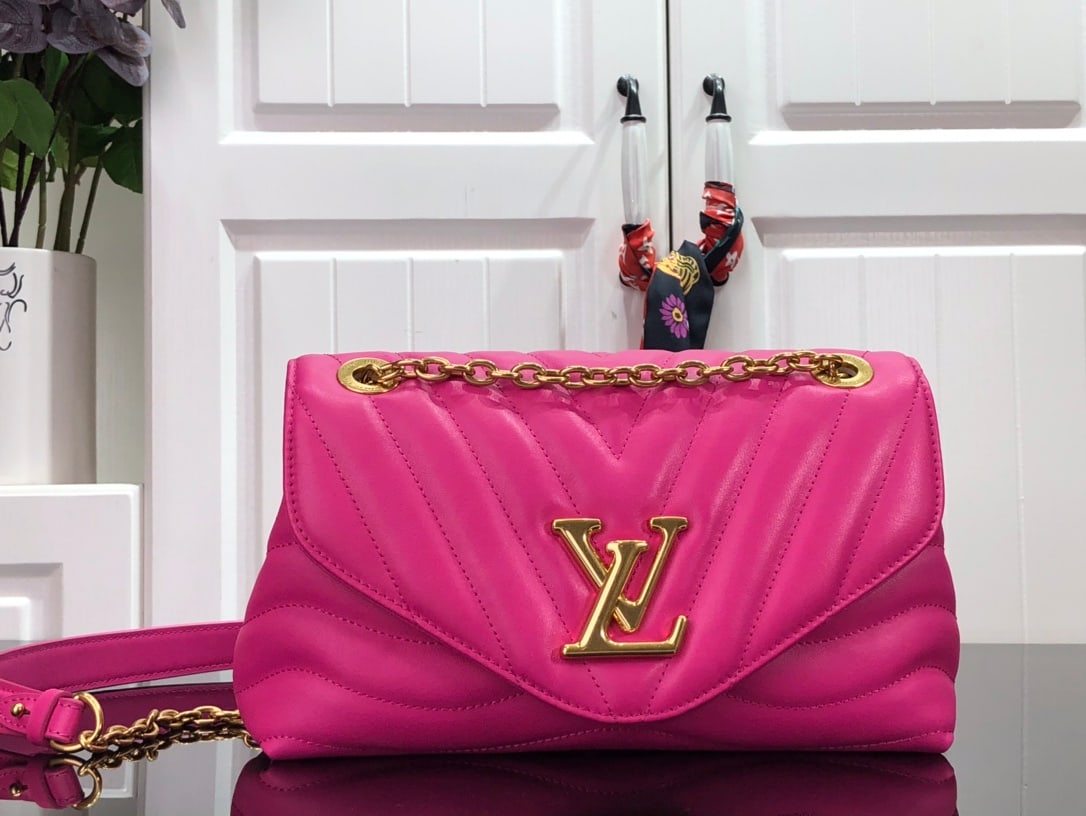 LV NEW WAVE Chain Bag: NEW WAVE Chain Bag: A V-shaped quilted chain handbag with a vintage gold chain that slides through engraved perforations, while the folding clasp makes it flexible. Its multiple compartments make it