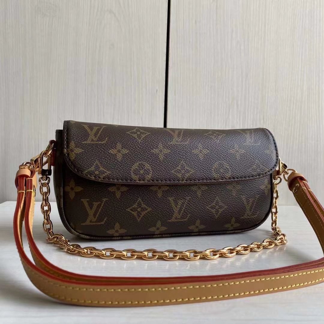 LV: Top-tier LV classic monogrammed leather wallet on chain, LV large handbag, underarm bag, chain shoulder/crossbody bag, 23x12 cm. Thank you for viewing our auction and we look forward to serving you as