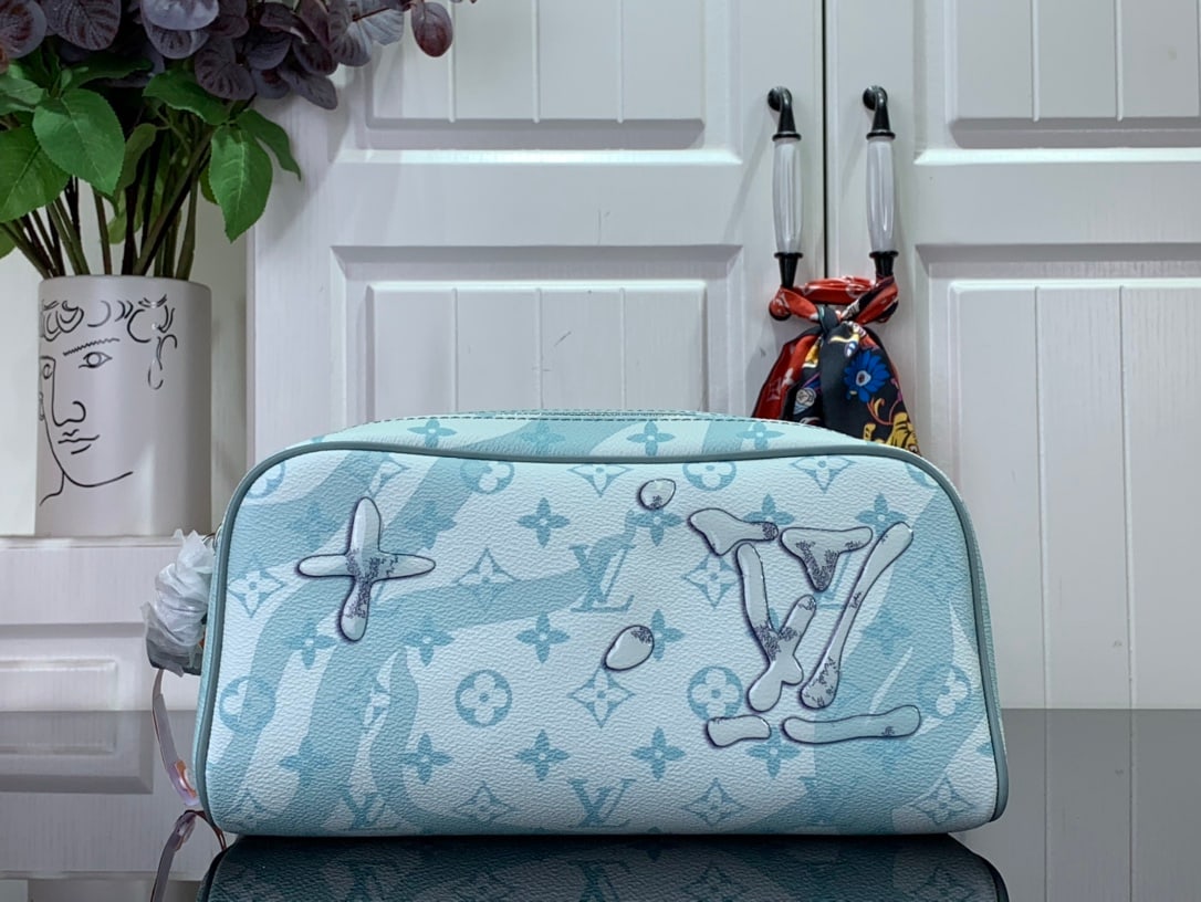 LV Dopp Kit: The Dopp Kit toiletry bag is made of Monogram Aquagarden canvas, reinterpreting the LV logo and Monogram flowers with a three-dimensional teardrop effect, as if splashed onto the Monogram pattern and