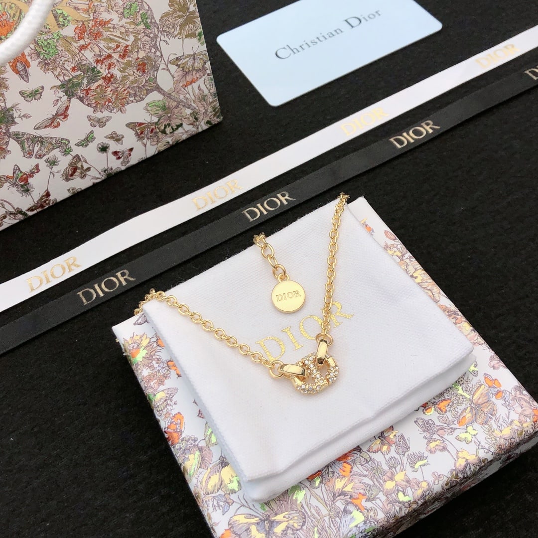 Dior bracelet: Dior bracelet: Simple, elegant, stylish, understated luxury, and versatile. Thank you for viewing our auction and we look forward to serving you as a valued Gold Standard Auctions customer! Each item