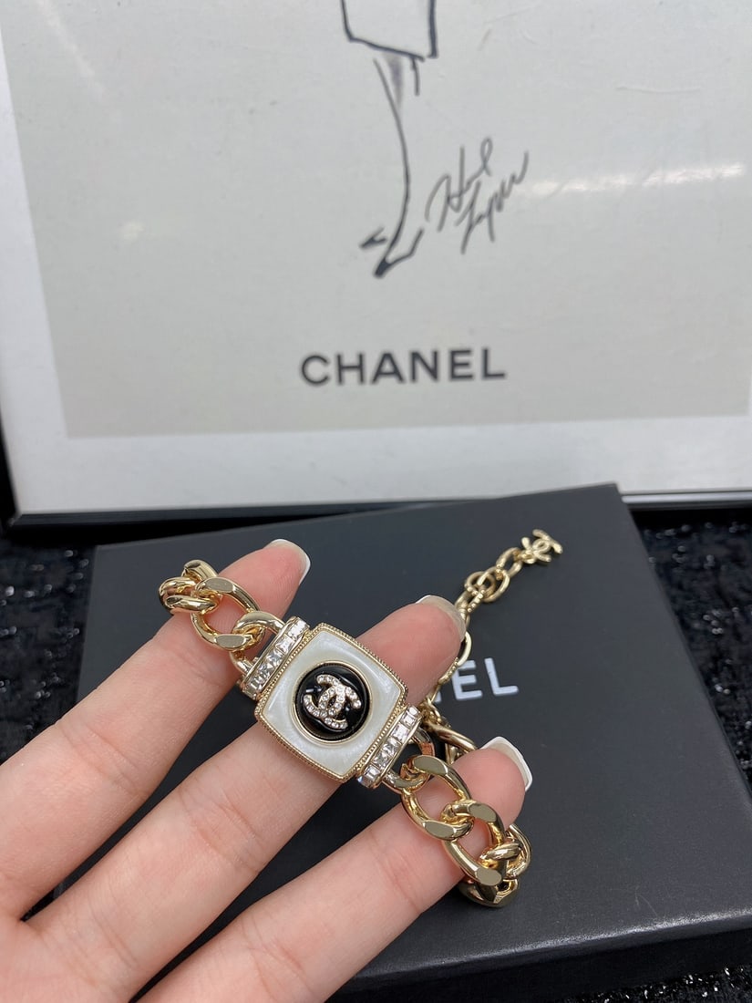 Chanel - 6