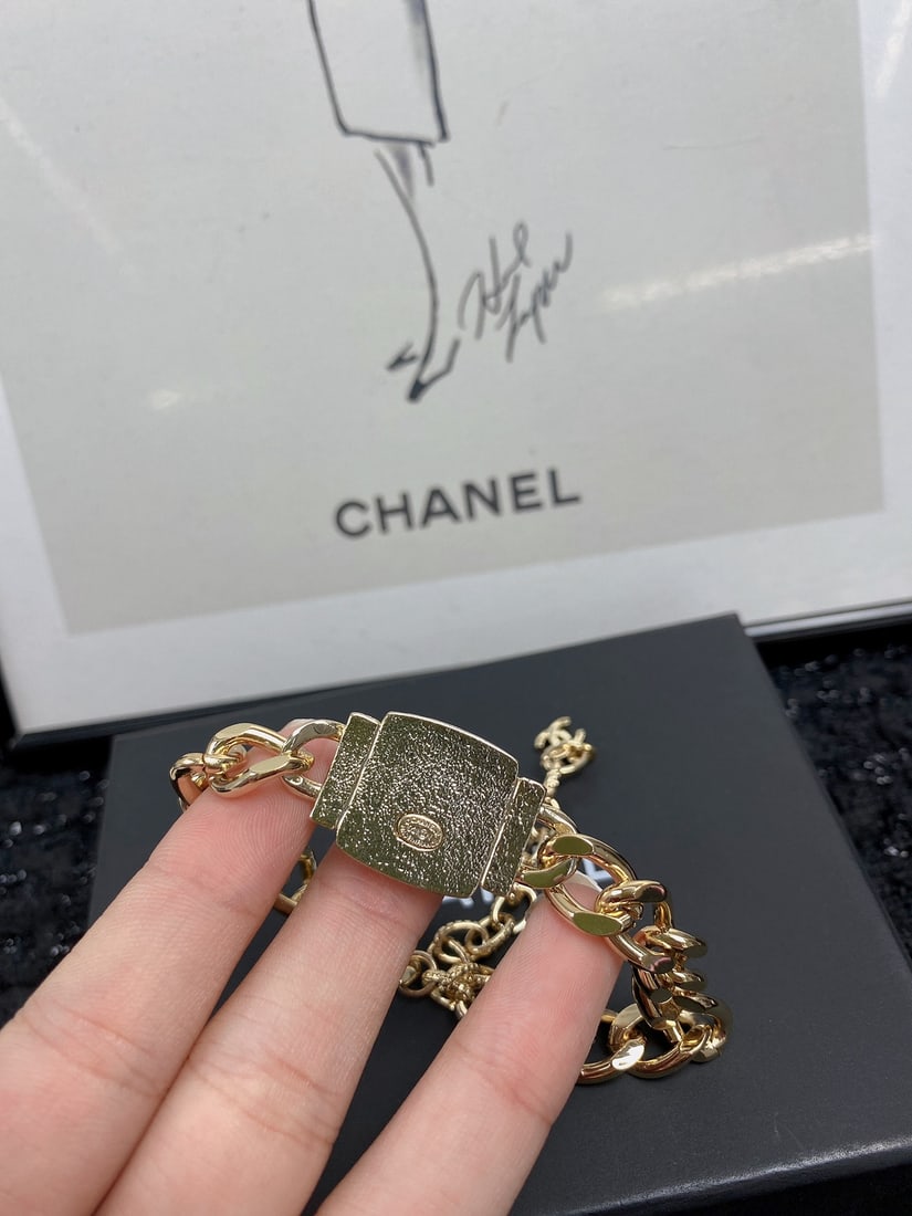 Chanel - 7